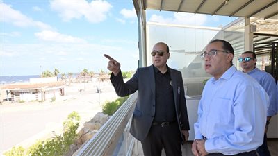 رئيس الوزراء يتابع تطوير إحدى القرى السياحية ببورسعيد (صور)