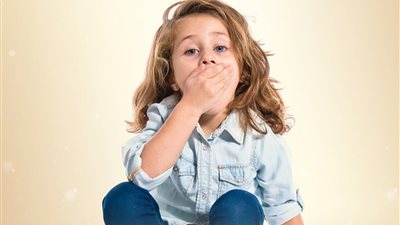 أسباب رائحة الفم الكريهة عند الأطفال، ومتى تذهب للطبيب؟ 