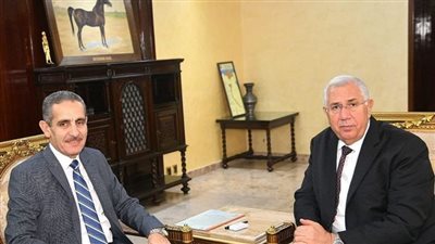 القصير ورحمي يبحثان موقف المشروعات الزراعية واستغلال الأصول بالغربية