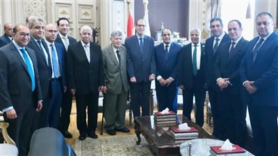 رئيس هيئة النيابة الإدارية يهنئ رئيس محكمة النقض بمنصبه الجديد