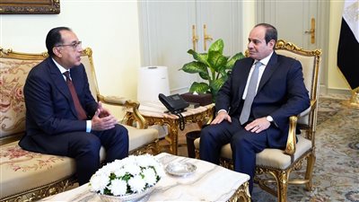 السيسي يتابع مع مدبولي عددا من ملفات العمل الداخلي والمشروعات التنموية