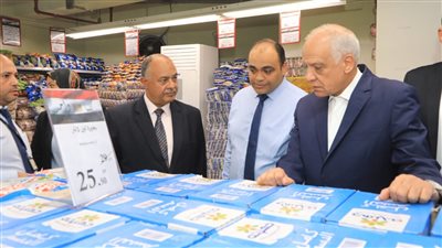 محافظ الجيزة يوجه رؤساء الأحياء بالضرب بيد من حديد على محتكري السلع (صور)