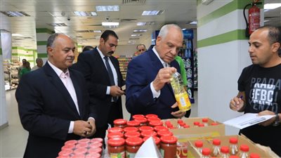 محافظ الجيزة للبائعين: الالتزام بأسعار السلع المقررة سيف على الجميع (فيديو)