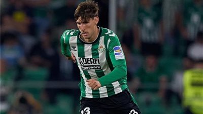 برشلونة ينافس ميلان الإيطالي لاستعادة لاعبه السابق