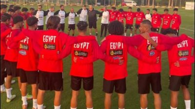 وائل رياض يحاضر لاعبي منتخب 2005 بمعسكر الإسماعيلية (صور)