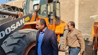 نائب محافظ الجيزة يتابع أعمال رصف الطرق وطراد النيل في العياط
