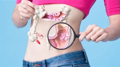 أبرزها ألم وتشنجات البطن، الأعراض المبكرة لسرطان القولون