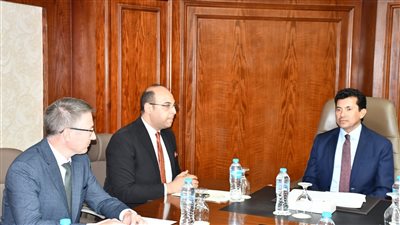 وزير الرياضة يلتقي أعضاء اللجنة التحضيرية المصرية للمهرجان العالمي للشباب في روسيا 