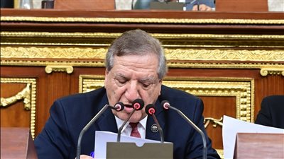 انتقادات للحكومة بسبب مسابقة الـ 30 ألف معلم، و«بنات مصر اتضربوا بالشلاليت» تثير أزمة بالنواب 