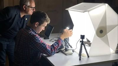 بالذكاء الاصطناعي، طالب يفك رموز مخطوطة تاريخية