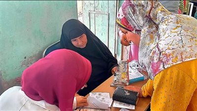 تقديم خدمات طبية وبيطرية خلال قافلة سكانية بمدينة الدلنجات بالبحيرة (صور)