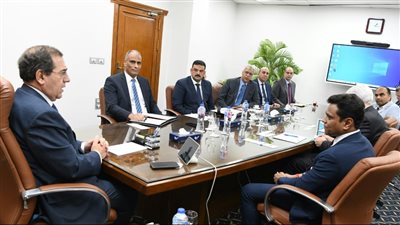 الملا يستقبل وفد شركة إندوراما العالمية لبحث فرص العمل في مجال إنتاج الأسمدة الفوسفاتية