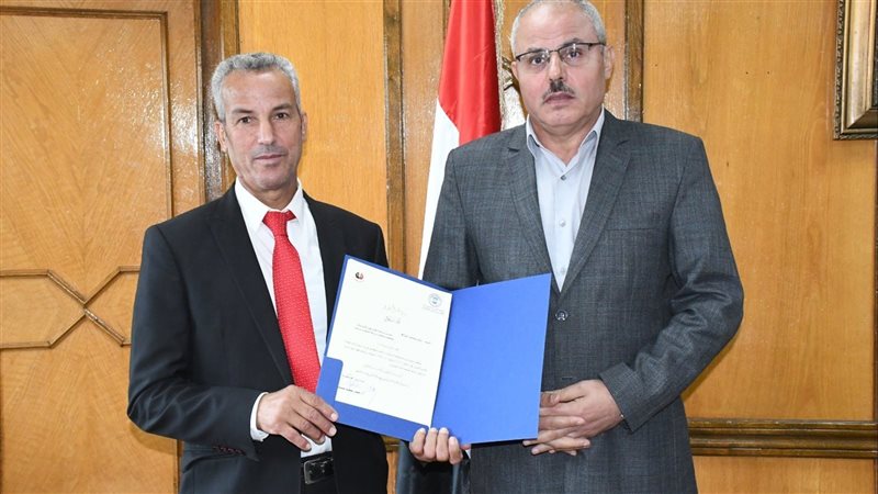 رئيس جامعة القناة