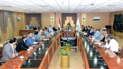 رئيس جامعة المنصورة يتابع التشغيل التجريبي لمنظومة الحجز الإلكتروني لتذاكر الكشف