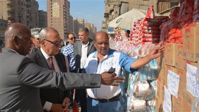 محافظ القليوبية يتفقد منافذ ومعارض بيع السلع الغذائية بأسعار مخفضة 