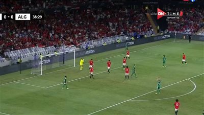 تعادل سلبي بين مصر والجزائر بالشوط الأول وطرد محمد هاني