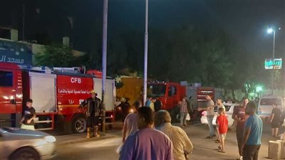 المعمل الجنائي يعاين حريقا نشب في مصنع كرتون بأكتوبر 