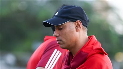 كولر يجتمع مع خالد بيبو في مقر إقامة بعثة الأهلي بتنزانيا 