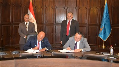 رئيس جامعة الإسكندرية وأمين عام صندوق تطوير التعليم يوقعان برتوكول التعاون المشترك