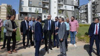 وزير الإسكان يتابع موقف تنفيذ مشروع 