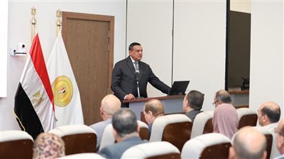 وزير التنمية المحلية يشهد حفل تكريم أوائل الدورات التدريبية من العاملين بالوزارة