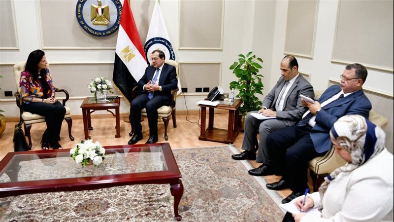 وزير البترول خلال