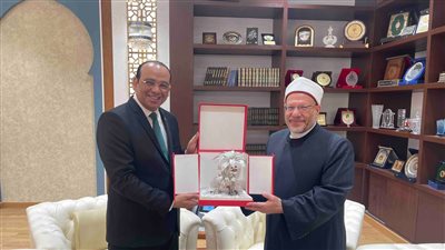 قبيل انطلاق المؤتمر الثامن للإفتاء، وزير الشؤون الدينية التونسي يزور مفتي الجمهورية