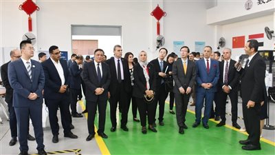 رئيس جامعة عين شمس تلتقي وفدا رفيع المستوى من وزارة التعليم الصينية