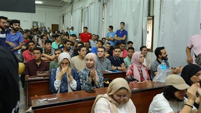 رئيس جامعة الزقازيق يشهد حفل استقبال الطلاب الجدد بكلية الطب 