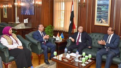 محافظ الإسكندرية يطلع على موقف تطوير مشروعات الميناء