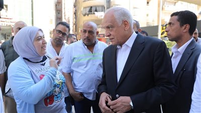 محافظ الجيزة: تكثيف الجهود لمنع تقسيم خطوط السير، وتوقيع غرامات فورية للمخالفات