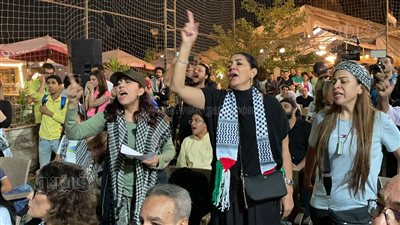 بالشال الفلسطيني، وفاء عامر تقود الهتافات ضد العدوان الإسرائيلي على قطاع غزة (صور) 