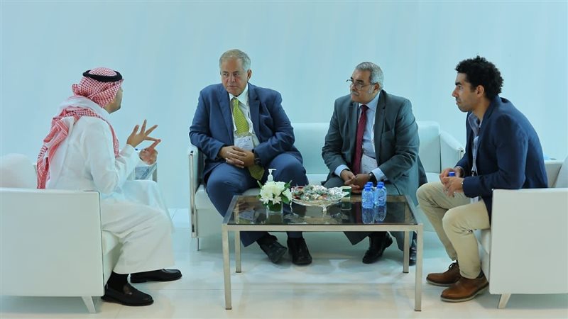 مناقشة التعاون خلال