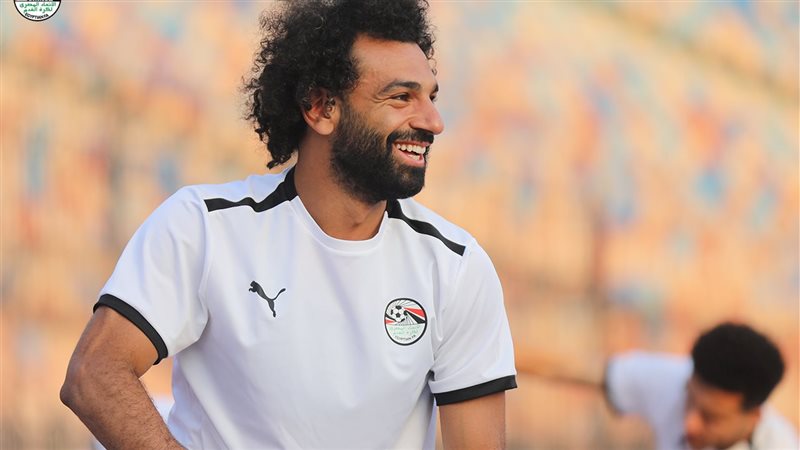 محمد صلاح يغادر إلى