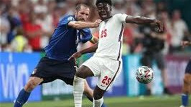 إنجلترا وإيطاليا،