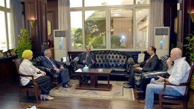 محافظ الأقصر يستقبل وفد الأكاديمية الوطنية للتدريب