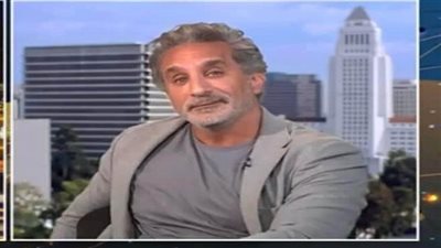  باسم يوسف يكشف ما حدث لأولاده في المدرسة بسبب لفظه الخارج 