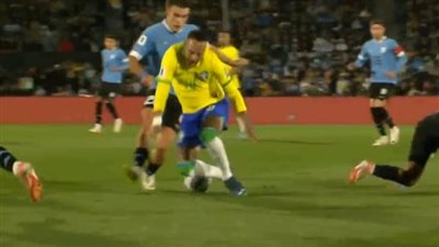 في مباراة دراماتيكية، أوروجواي تصدم البرازيل بثنائية نظيفة ونيمار يخرج باكيا (فيديو)