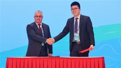 اقتصادية قناة السويس توقع اتفاقية استثمارية مع هينجتونج الصينية لإنتاج الكابلات الضوئية