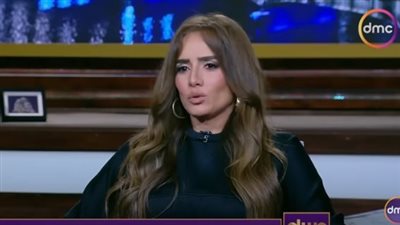 عالم ظالم بلا إنسانية، زينة تعلن غضبها من قصف مستشفي المعمداني 