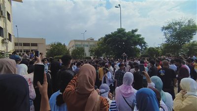 وقفة لطلاب جامعة المنصورة تضامنا مع الشعب الفلسطيني (صور) 