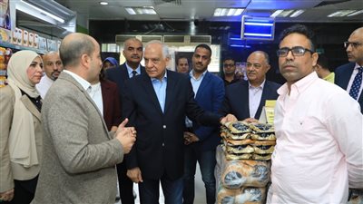 تفاصيل جولة محافظ الجيزة لمتابعة تنفيذ مبادرة تخفيض أسعار السلع الأساسية بالأسواق (صور)