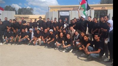 اعتصام متطوعي حياة كريمة أمام معبر رفح اعتراضا على الرفض الإسرائيلي لمرور المساعدات (صور)