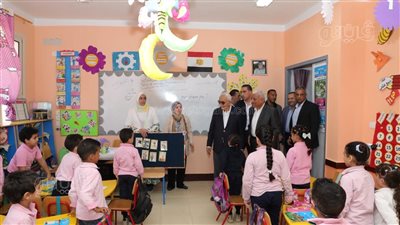 وزير التعليم ومحافظ السويس يفتتحان عددًا من المدارس