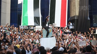 بمشاركة حمدين صباحي وخالد علي، تزايد أعداد المحتجين أمام نقابة الصحفيين 