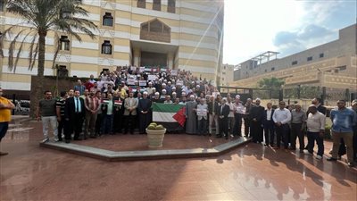 وقفة تضامنية بمشيخة الأزهر مع أهل غزة والموظفون يتبرعون بالدم للفلسطينيين 