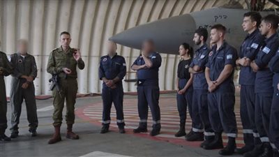 رئيس أركان جيش الاحتلال يزور سرب فرسان الذيل ويلمح إلى إمكانية توسيع الحرب