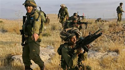 الغضب يطال مدير مكتب نتنياهو لإشادته بأداء المقاومة الفلسطينية مقارنة بجنود الجيش الإسرائيلي