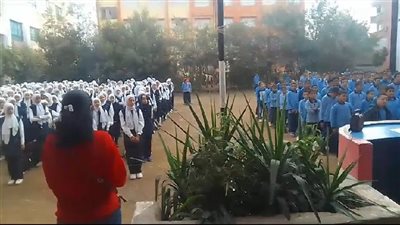  مدارس أسيوط تقف دقيقة حداد على أرواح شهداء غزة في الطابور (فيديو)