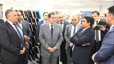 الملا يتابع تطورات إنشاء المنصة الرقمية الموحدة للخامات التعدينية واصدار التراخيص